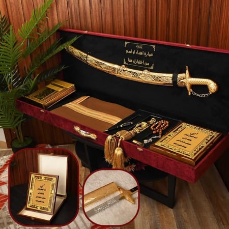 بكس ملكي مع درع تكريم فخم