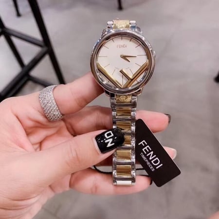 ساعه فندي نسائي