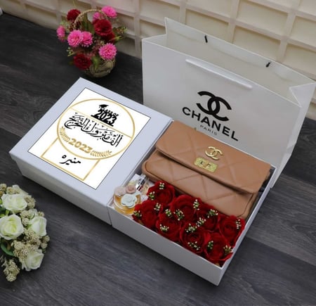 عطر فالنتينو نسائي هدايا تخرج نسائية هديه فخمه شنطه شانيل تغليف ورد