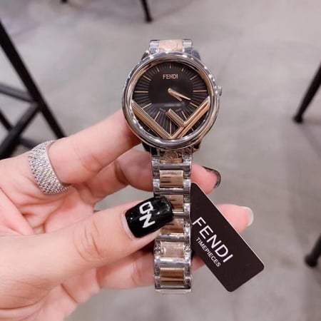 ساعه فندي نسائي