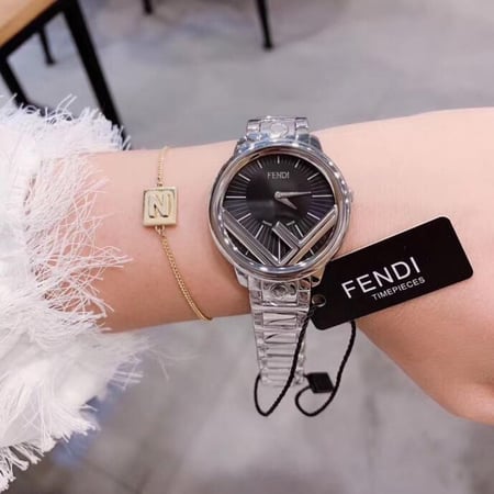 ساعه فندي نسائي