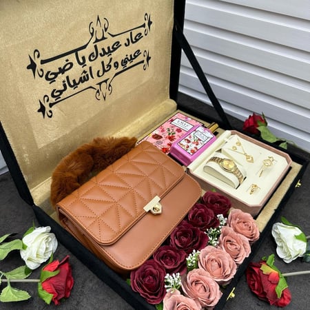 بوكس هدايا نسائي رومانسية للحبيبة شنطه يد ديور ساعة اكسسوارات للبنات