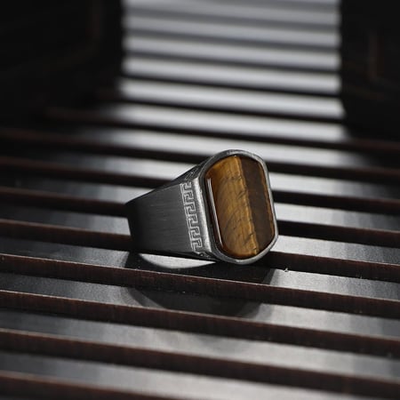 خاتم راقي بحجر طبيعي عقيق عين النمر