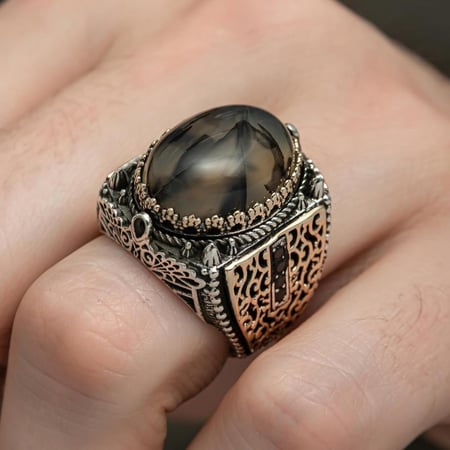 خاتم مصاغ بنقش فاخر ومرصع بحجر عقيق يماني طبيعي