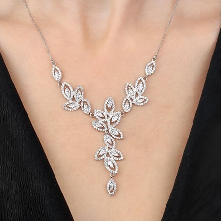 عقد راقي فضة خالصة عيار 925 بفصوص بيضاء براقة