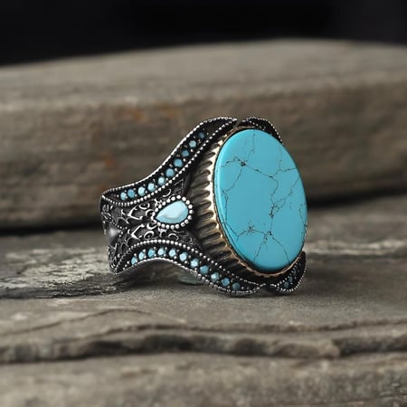 خاتم بصياغة مميزة من الفضة الخالصة مرصع بحجر فيروز أنيق