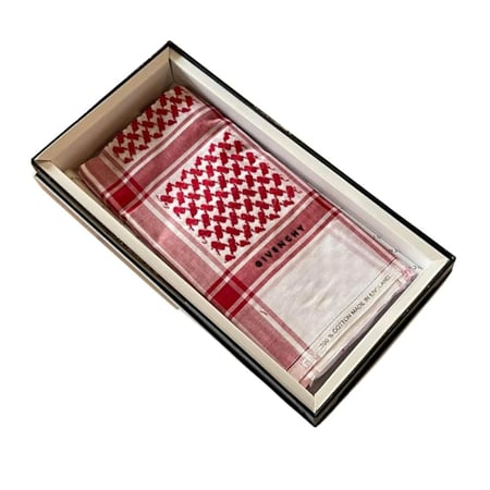 شماغ جيفنشي كلاسيك البصمة الأخيرة