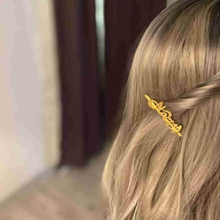 دبوس شعر بالاسم