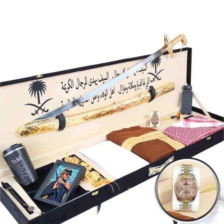 بوكس هدايا رجالي فاخر صيفي من كارتير يحتوي على شماغ وسيف وساعة وعطر