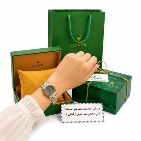 ساعة نسائية فاخرة مع ملحقات الماركة