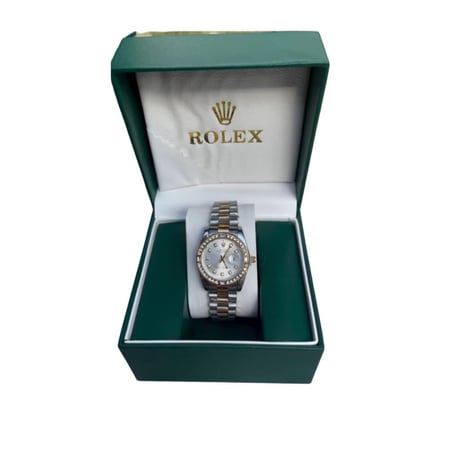 ساعه رولكس نسائي فخمة بتصميم أنيق ولمسة ذهبية راقية تناسب جميع المناسب