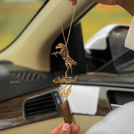 تعليقة سيارة مع كسرة العود بشكل خيل