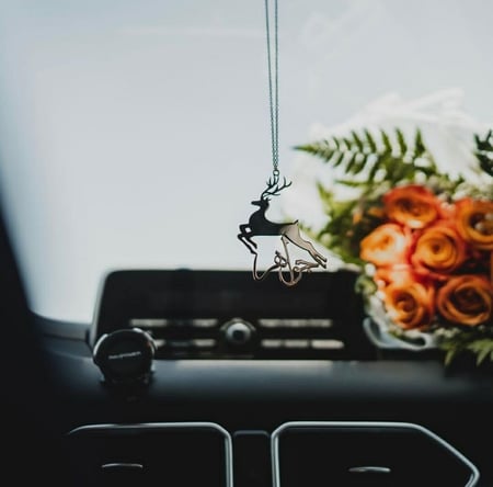 تعليقه سياره شكل غزال