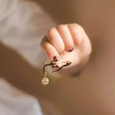 بروش نسائي بالاسم