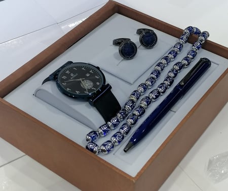 طقم رجالي ساعة وكبك وقلم ومسبحة مع علبة فخمة.18