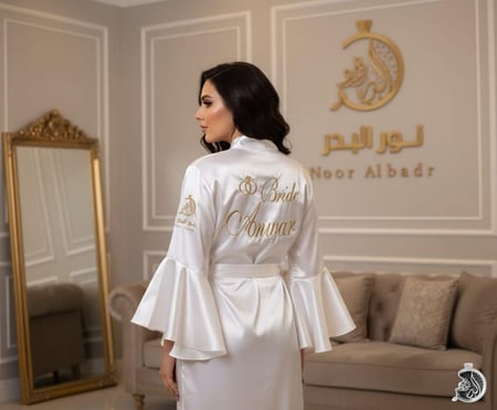 روب عروسة مع التطريز