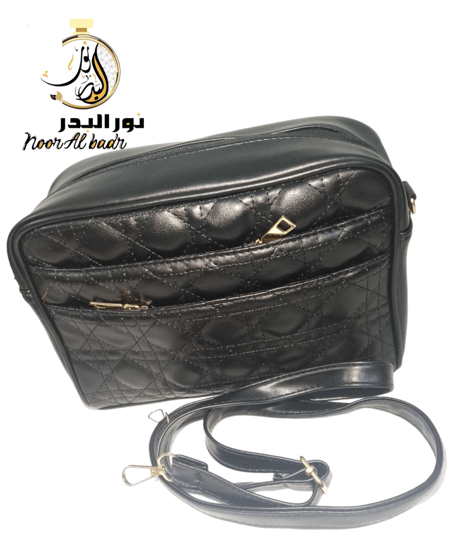 شنطة نسائية لون اسود لمعه الحجم الوسط 003