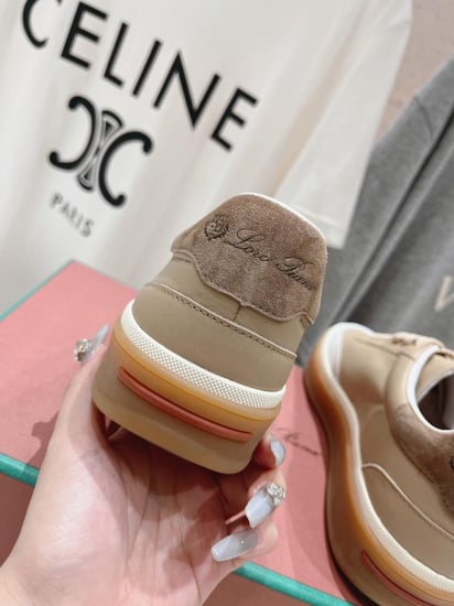 حذاء لوروبيانا