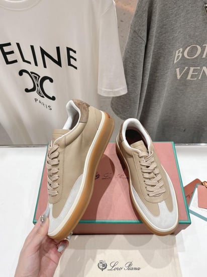 حذاء لوروبيانا