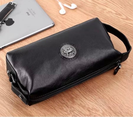 شنطة رجاليه جلد طبيعي لين عالية الجودة باللون الاسود  بفتحات للبطايق