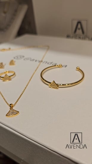 طقم اطفال فضي وذهبي