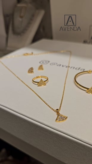 طقم اطفال فضي وذهبي