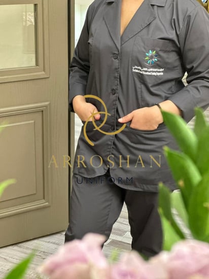 الزي الرسمي للكلية التقنية للبنات ( قطعتين ) بالطو + بنطلون - موديل رقم 3 ( الكلية التقنية للبنات )