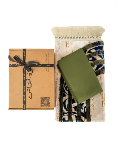 طقم شرشف صلاة مربع ( زيتي ) مع سجادة