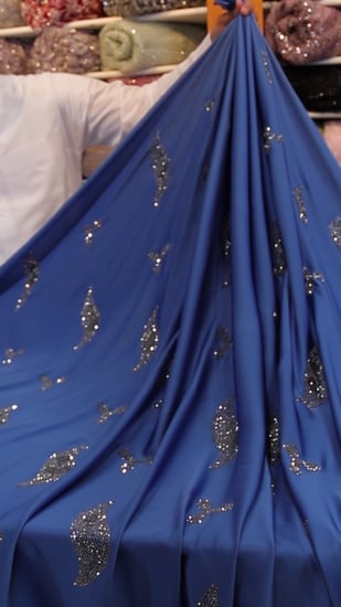 قطعه حرير مشغول بالكرستال ( لون سماوي  )