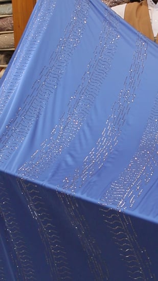 قطعه حرير مشغول بالكرستال ( لون سماوي  )
