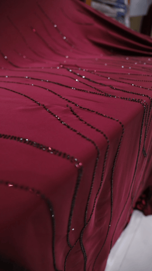 قطعة حرير مشغول على كرستال ( لون توتي )