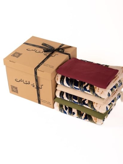 طقم ثلاث شراشف صلاة مربعه ( ملون ) مع سجاد