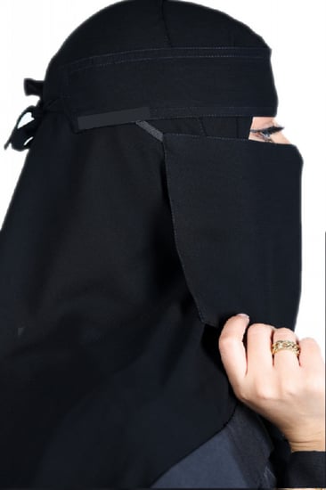 نقاب مقوي أسود بتصميم ثابت ومريح