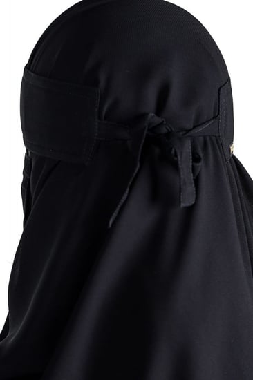 نقاب مقوي أسود بتصميم ثابت ومريح