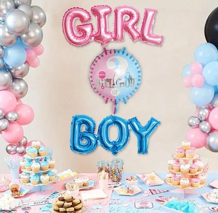 بالون كلمة boy and girl وعلامة استفهام لحفل كشف جنس الجنين