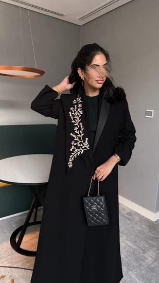 عباية حور تطريز بيج