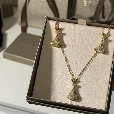 بكج اكسسوارات 6 قطع BVLGARI - شامل الملحقات