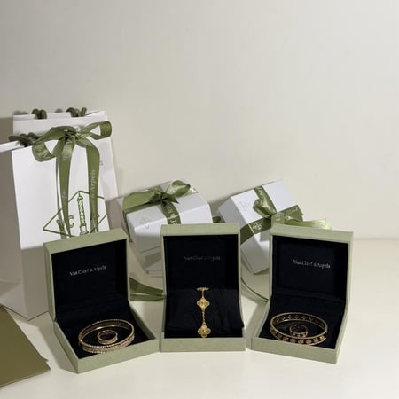 مجموعة اساور فان كليف 5 قطع - شامل الملحقات