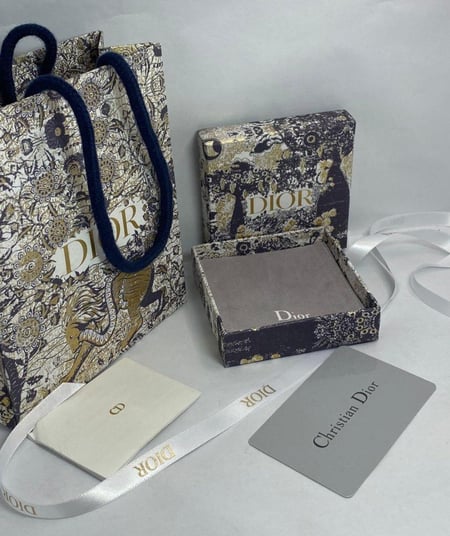 طقم ديور بفصوص ذهبي - شامل الملحقات