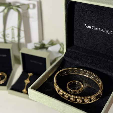 مجموعة اساور فان كليف 5 قطع - شامل الملحقات