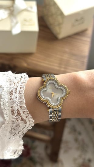 ساعة نسائية موديل فان كليف الحديثة لونين ميناء رمادي