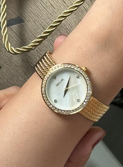 ساعة نسائية موديل ديور ذهبي ميناء صدف