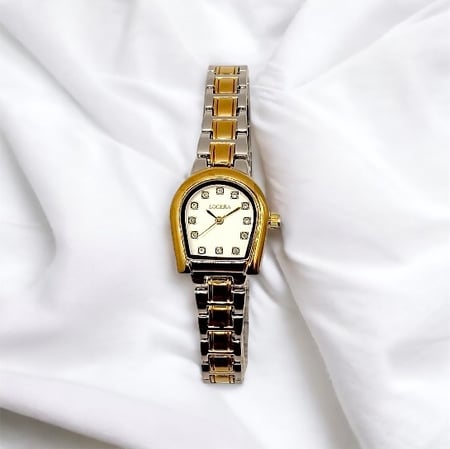 ساعه نسائيه موديل أقنر  لونين ميناء فضي فصوص