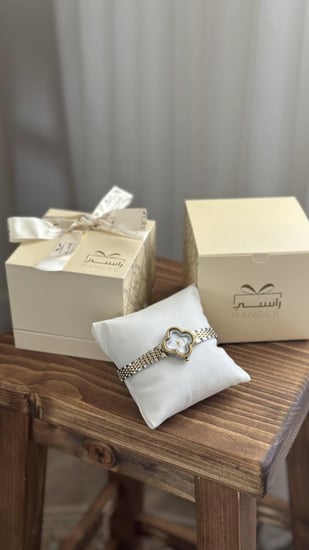 ساعة نسائية موديل فان كليف الحديثة لونين ميناء صدف