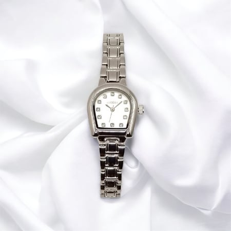 ساعه نسائيه موديل أقنر فضي ميناء فضي فصوص