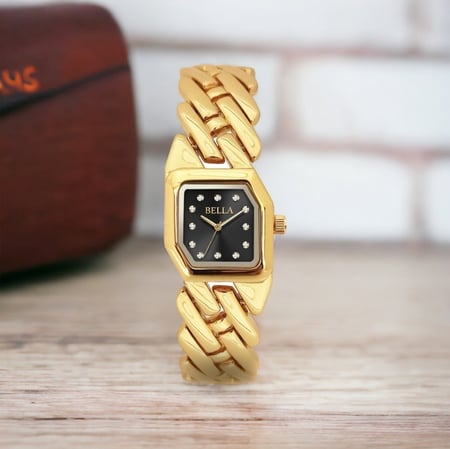 ساعه نسائيه مربعه ذهبي ميناء اسود