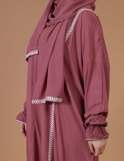 ثوب صلاة مطرز