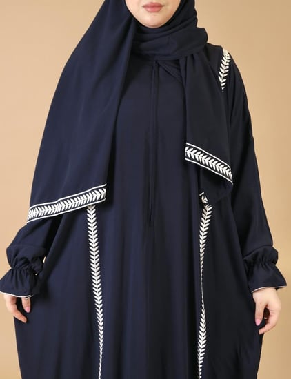 ثوب صلاة كحلي مطرز