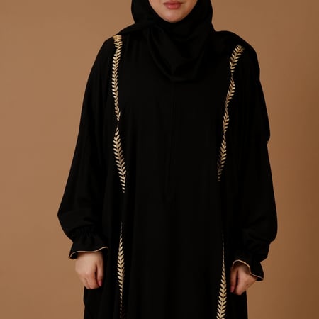 ثوب صلاة أسود مطرز
