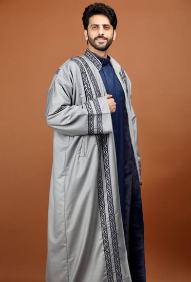 فروة رجالية شتوية فخمة لون رصاصي مع تطريز وبطانة بلون كحلي